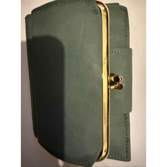 Vintage La Garde by Rolfs Women's Cowhide Leather Purse Wallet Green NWOT - Picture 1 of 10